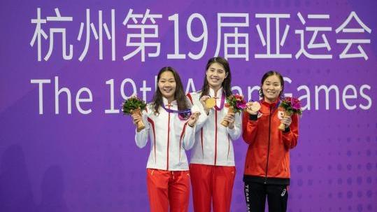 亚运会游泳项目首日 深圳运动员俞李妍200米蝶摘银
