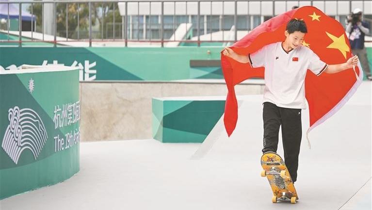广东15岁滑板少年“碗”里夺冠