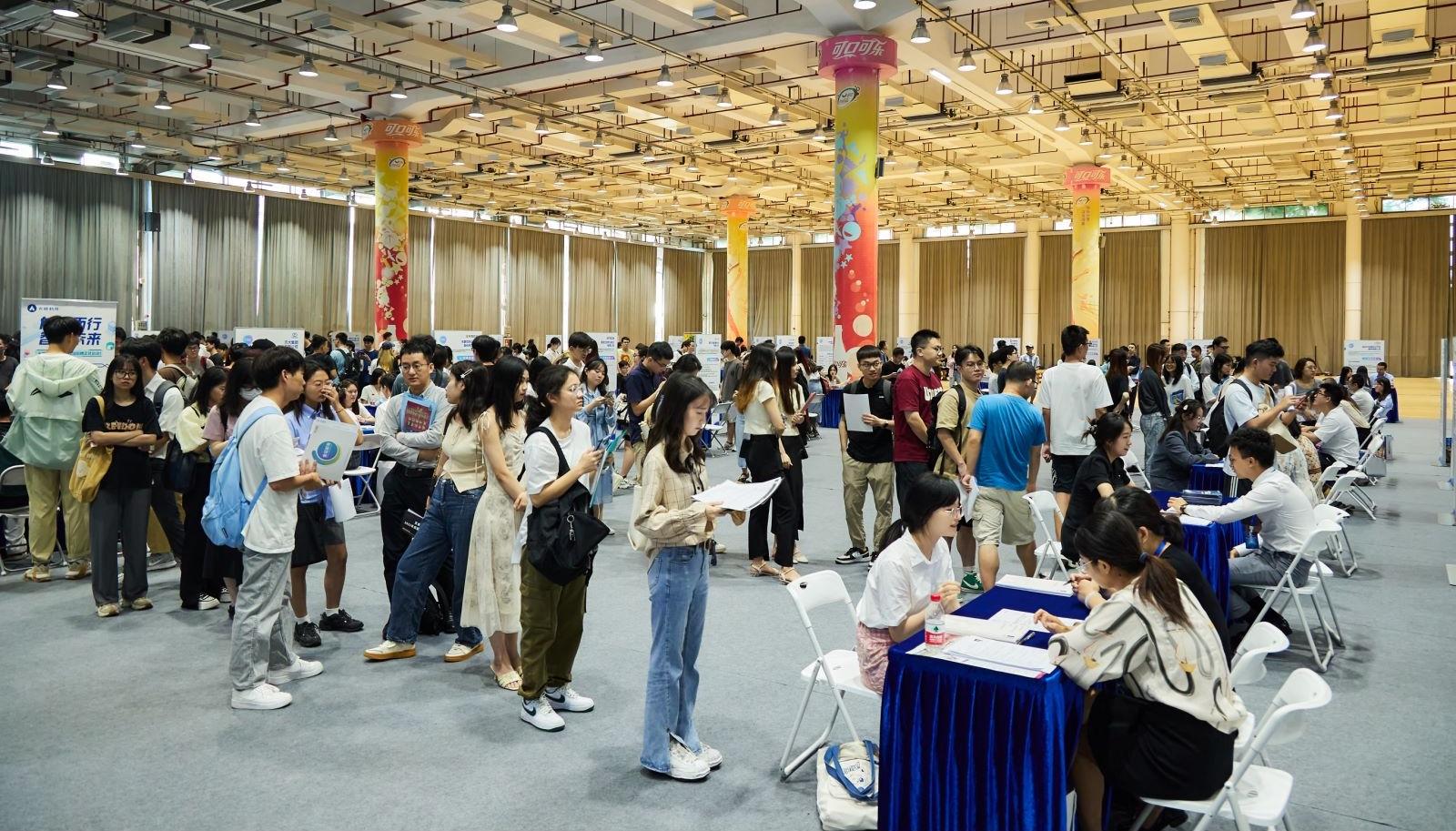 86家高新企业提供3000岗位，粤海街道深圳大学招聘会举行