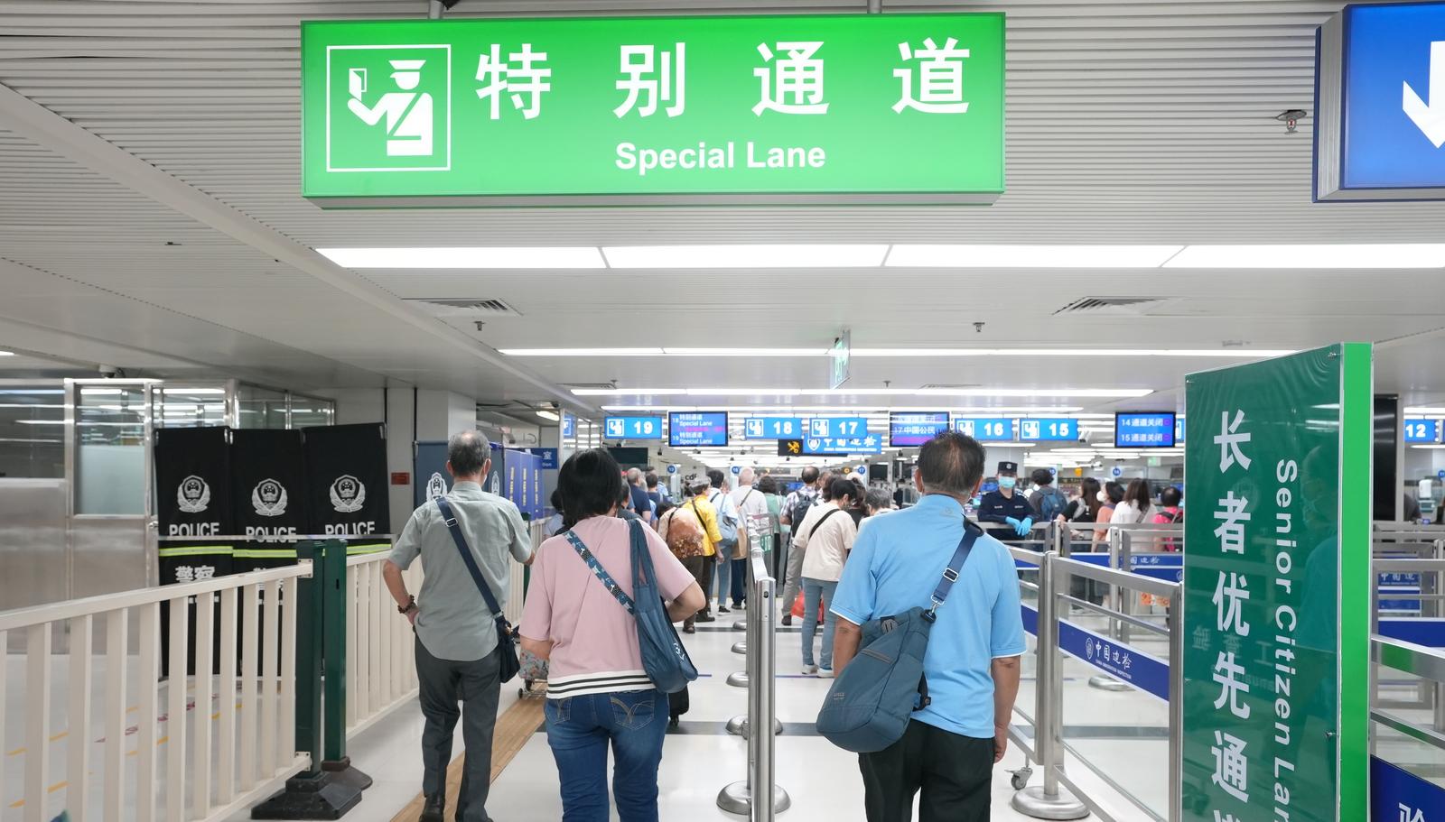 重阳节将至 罗湖口岸预计单日迎客超21万人次