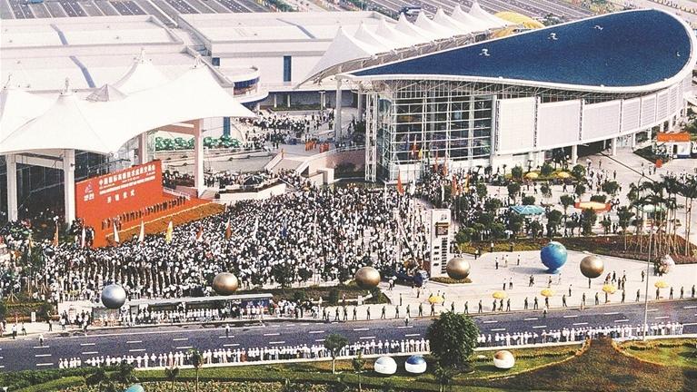 被誉为“中国科技第一展”的高交会，今天已经来到第25届 穿越四分之一世纪 追寻新科技何来何往