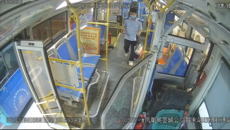 深圳热心公交司车厢例行巡查避免了乘客重大损失