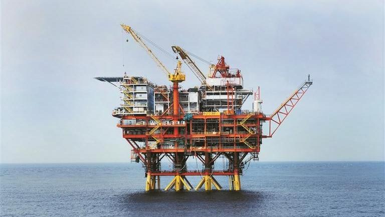 南海最大对外合作油田外输首船原油