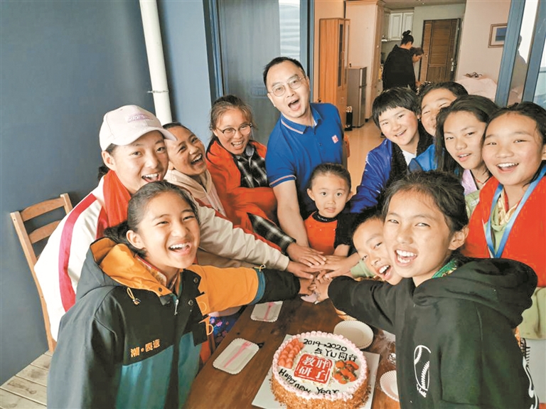 龙华区教育局发布微电影《窗》 真实再现援藏支教故事 深圳教师为西藏学生打开一扇“窗”