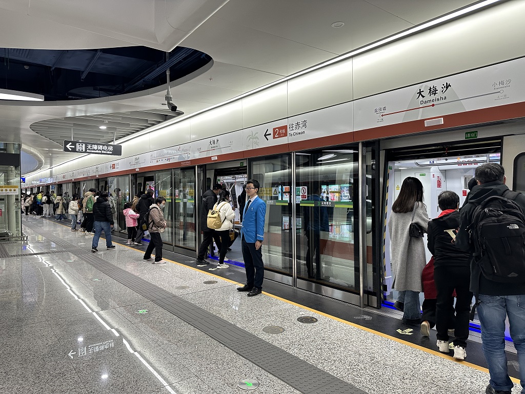 海上日出专列来了！深圳地铁2&8号线上线“晨曦特快”准直达车