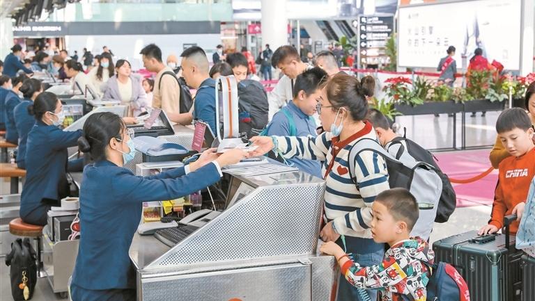 深圳机场：单日出港旅客量首破10万人次