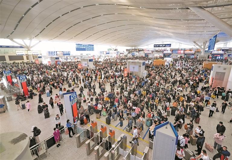 春运前9天深圳铁路共计到发旅客471.4万人次 客流迎高峰 请预留足够进站安检时间