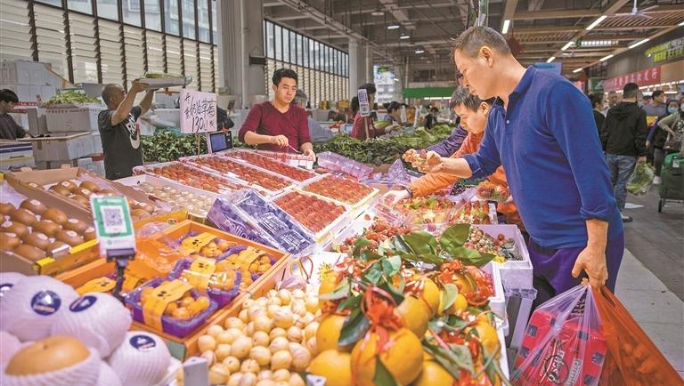 春节前粮油肉蛋蔬菜供应如何？记者专门走访市场