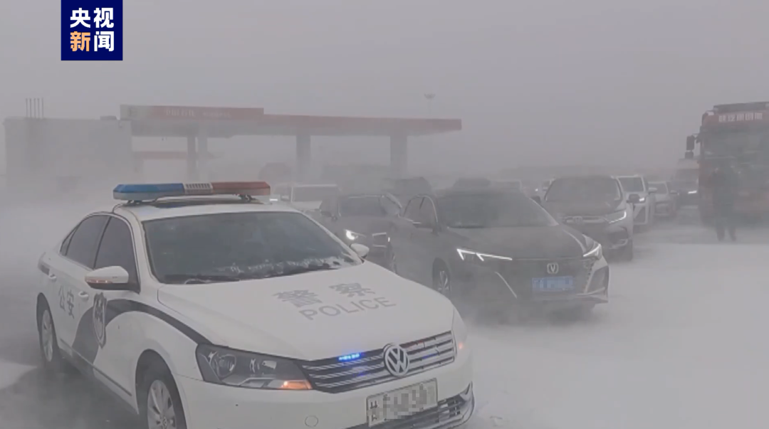 受大风及降雪影响 甘肃多条高速公路临时管制