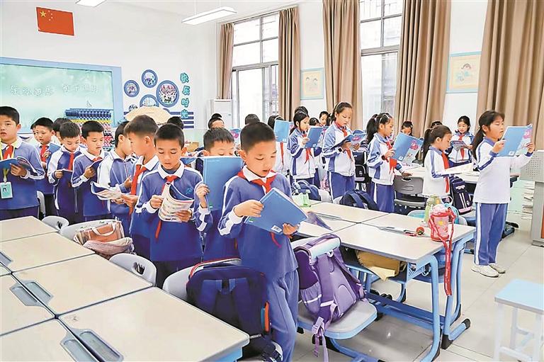 深晚记者直击深圳学校开学首日