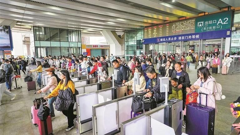 深圳铁路节后客流持续高位运行 17日刷新单日到达客流量纪录