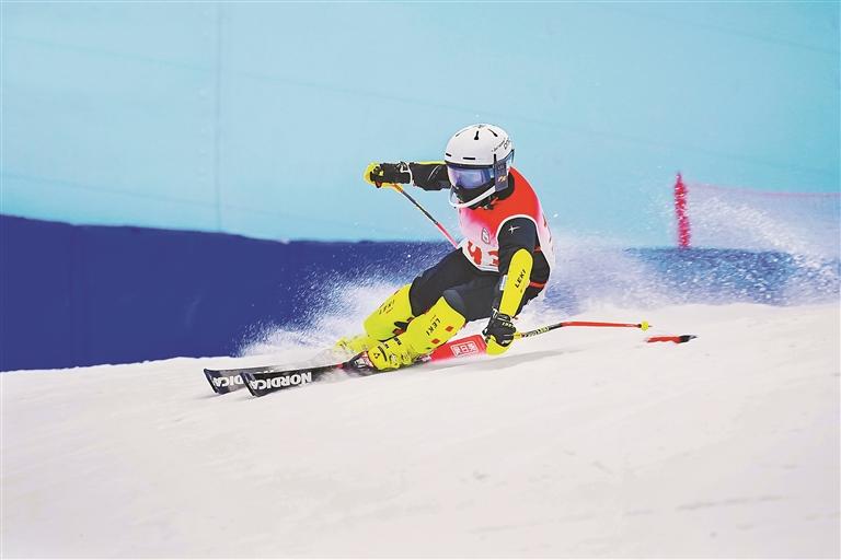 深圳11岁少年勇闯全国滑雪公开赛 不下雪的深圳出了一名雪冠军