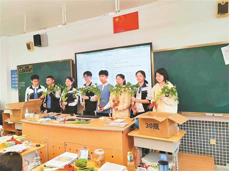 创意奖励挺“食”在！深圳一高中给优秀学生发蔬菜瓜果