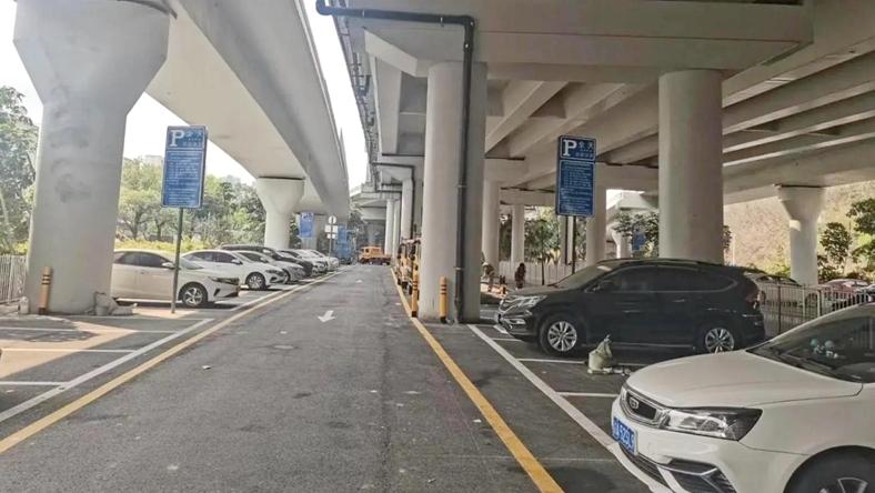 深圳首个利用桥下空间建设宜停车试点项目在南湾启用