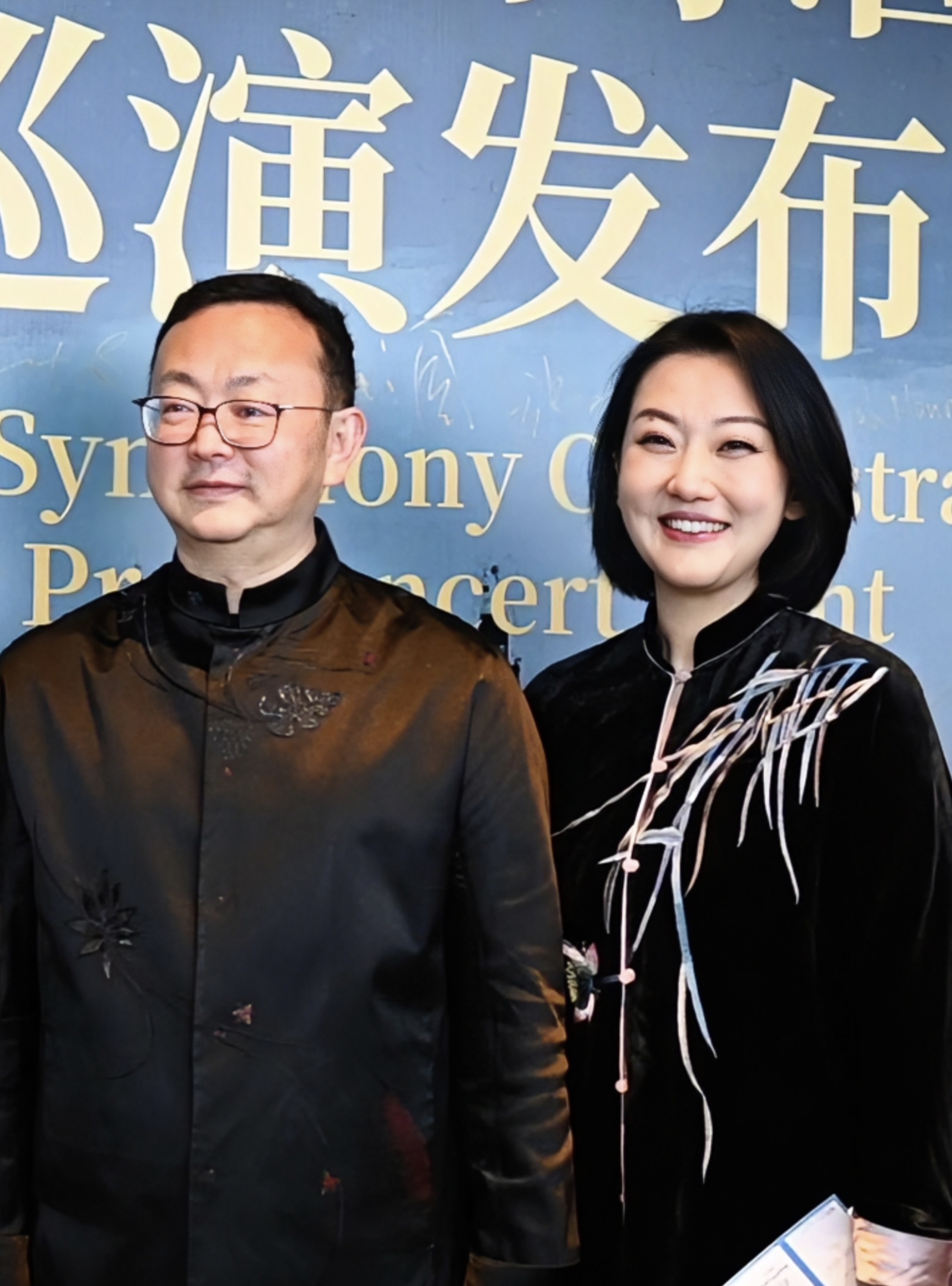 保利斯特朗执行总经理张薇与英中企业家联合会主席杨腾波.jpg