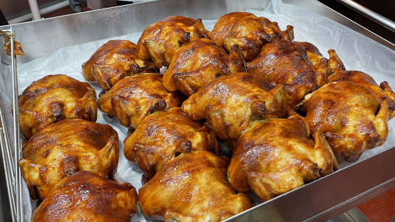星期三查餐廳｜直擊山姆后廚！深港居民都喜愛的山姆烤雞，是怎么烤出來的？
