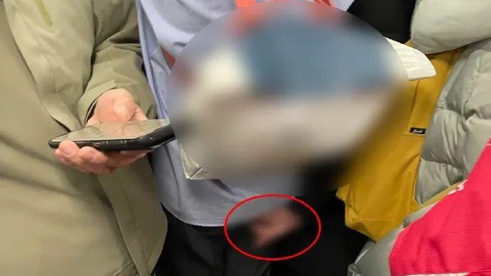 北京警方通报地铁6号线女乘客遭遇猥亵：涉事者已被行拘