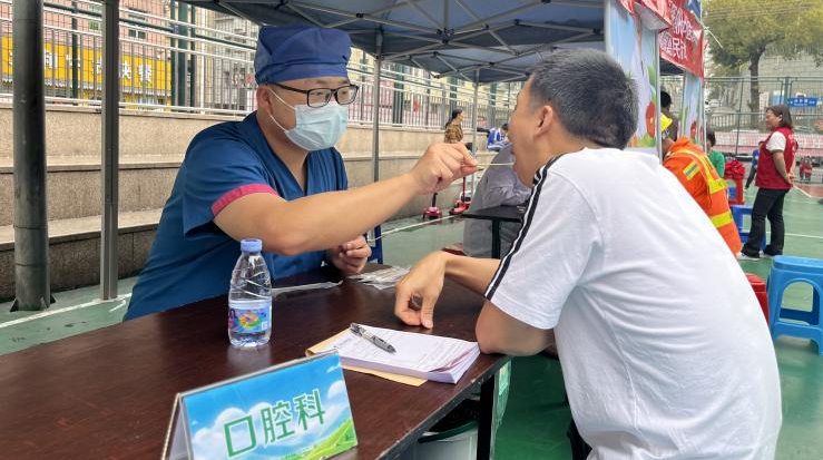 深圳五洲医院联合航城街道开展进社区义诊活动