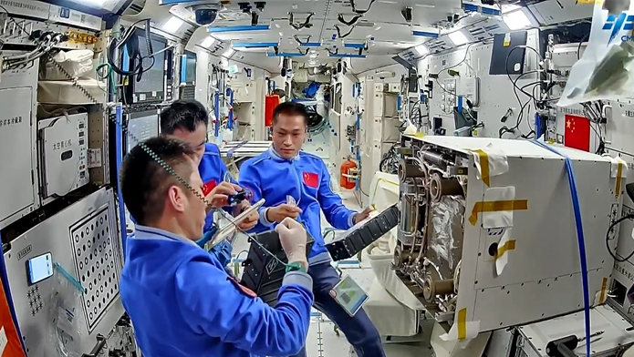 来中国空间站 感受太空中的“春日力量”！