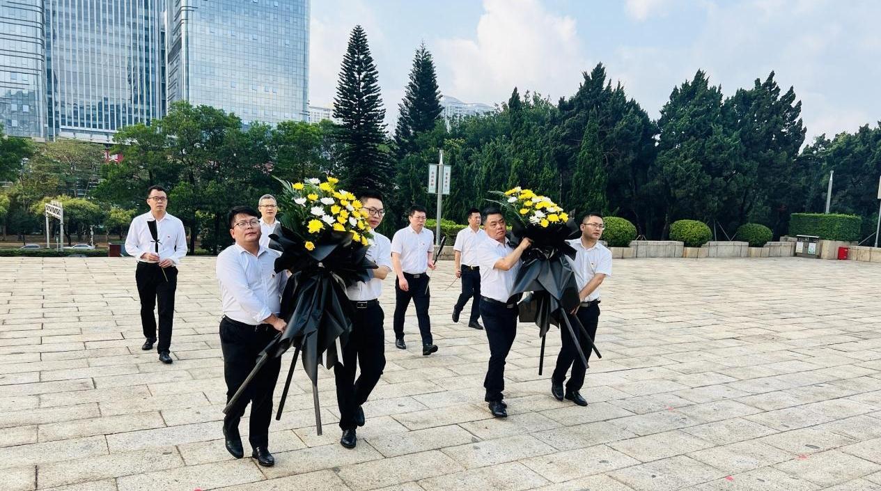 中建四局安装公司第二分公司到深圳革命烈士陵园开展清明祭扫