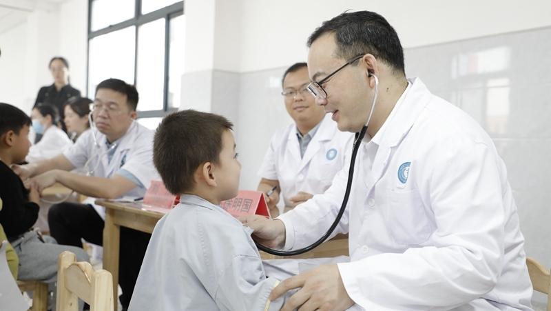 龙岗三院：对口医疗帮扶为寻乌县儿童筑起坚实的健康防线