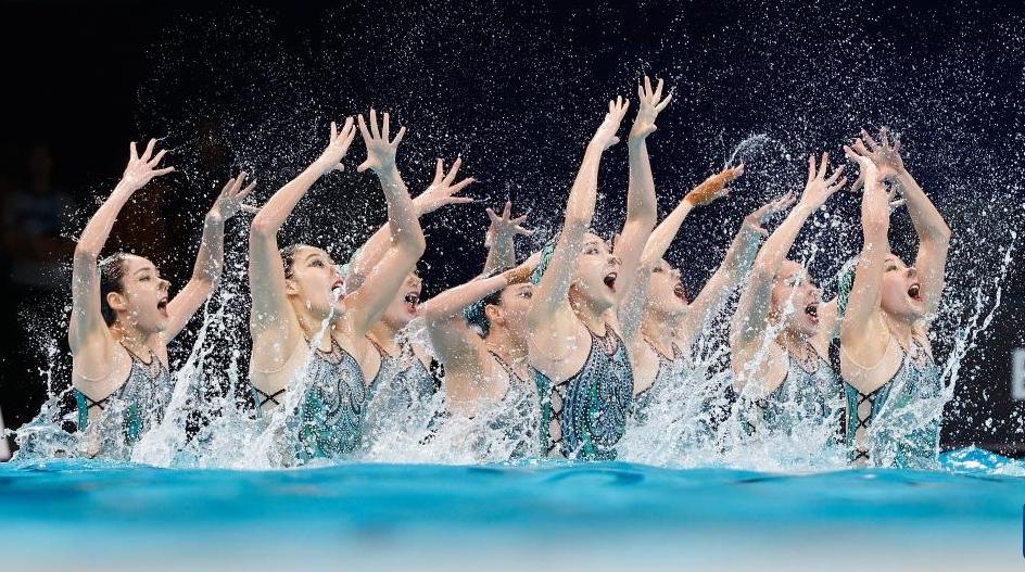 花样游泳世界杯北京站：中国队获集体自由自选冠军