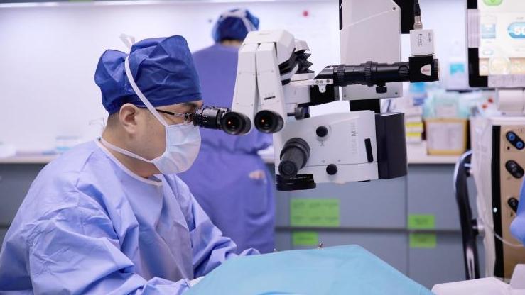 青光眼和白内障联合手术，七旬老人在深圳希玛眼科重获清晰视界