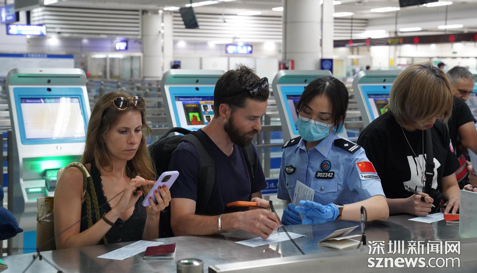 今年以来深圳湾口岸超2万人次外籍旅客享免签新政便利