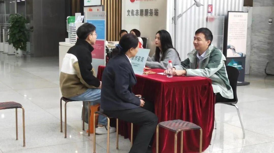 有法律问题周末到图书馆 深圳图书馆公益律师全年服务超700小时