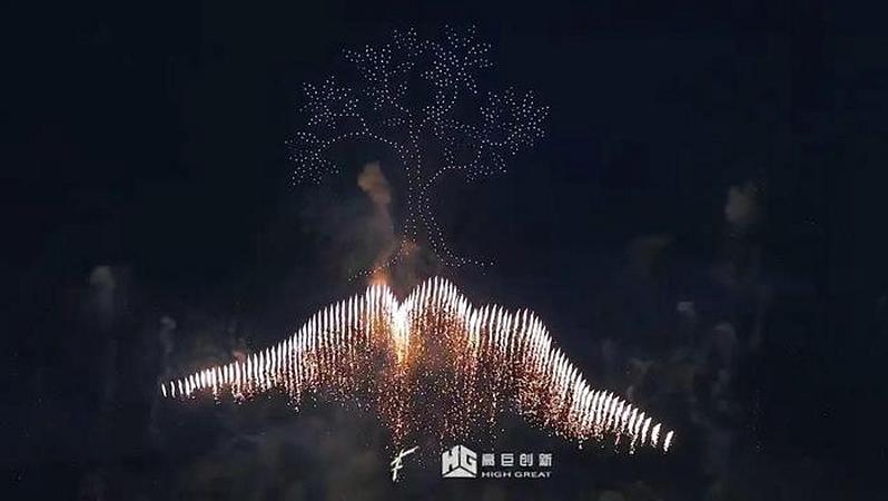 奥运会首场无人机秀！深圳龙岗“赛博烟花”点亮法国夜空