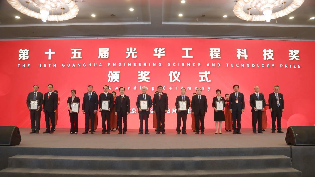深圳大学校长毛军发荣获第十五届光华工程科技奖