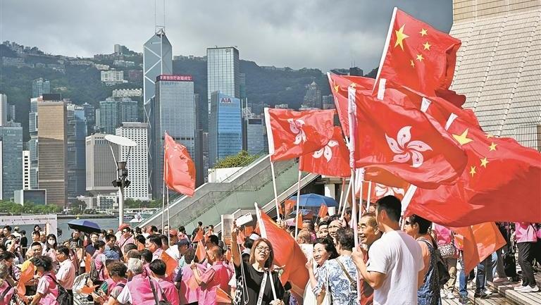 香港举行升旗仪式和酒会庆祝回归祖国27周年