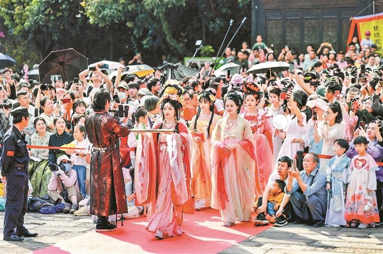 “七夕千灯会 鹤湖风物集”将在龙岗鹤湖新居举行 宫灯围屋一相逢 便胜却人间无数