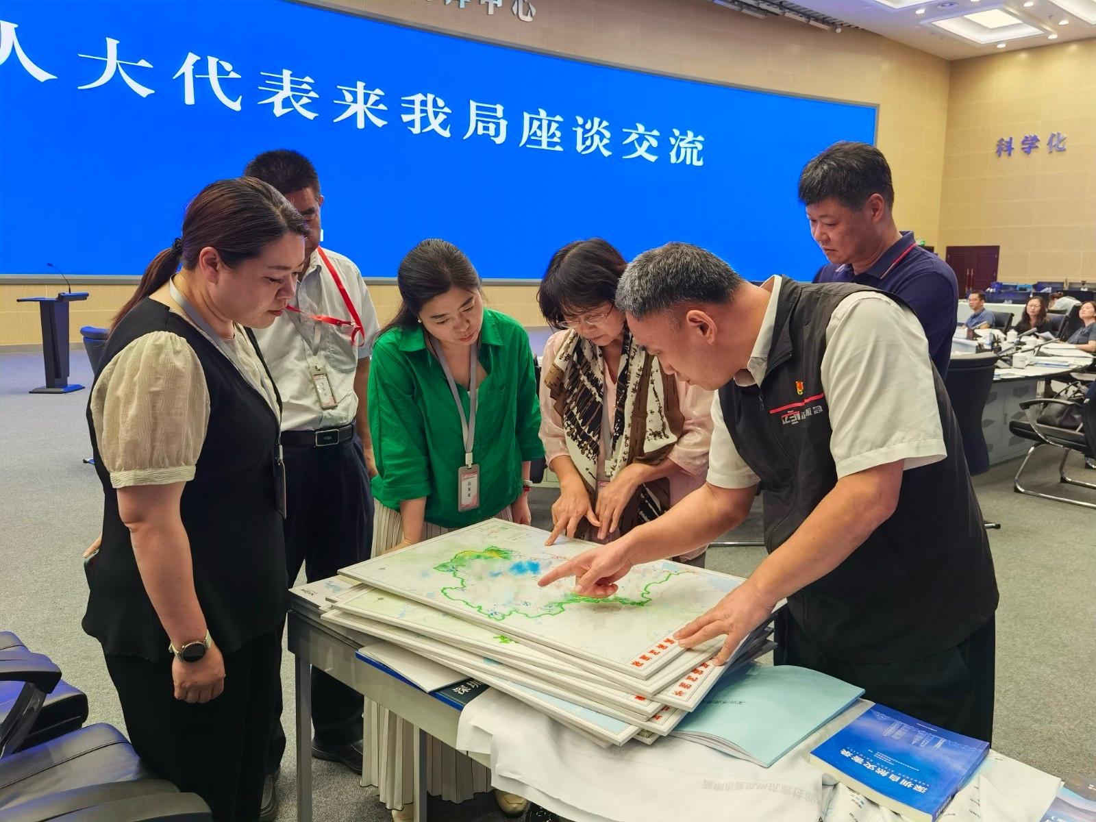 座谈会议照片1.jpg 座谈会议照片1.jpg