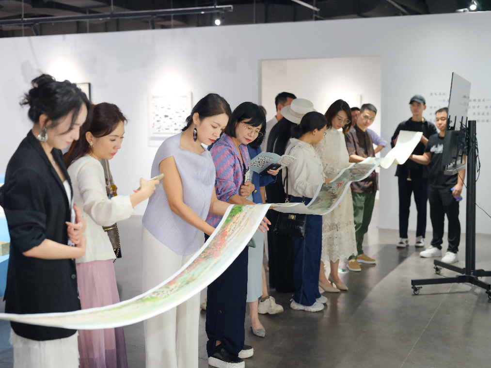 一睹艺术大师风采,吴冠中收藏级版画艺术个展在深开幕_深圳新闻网