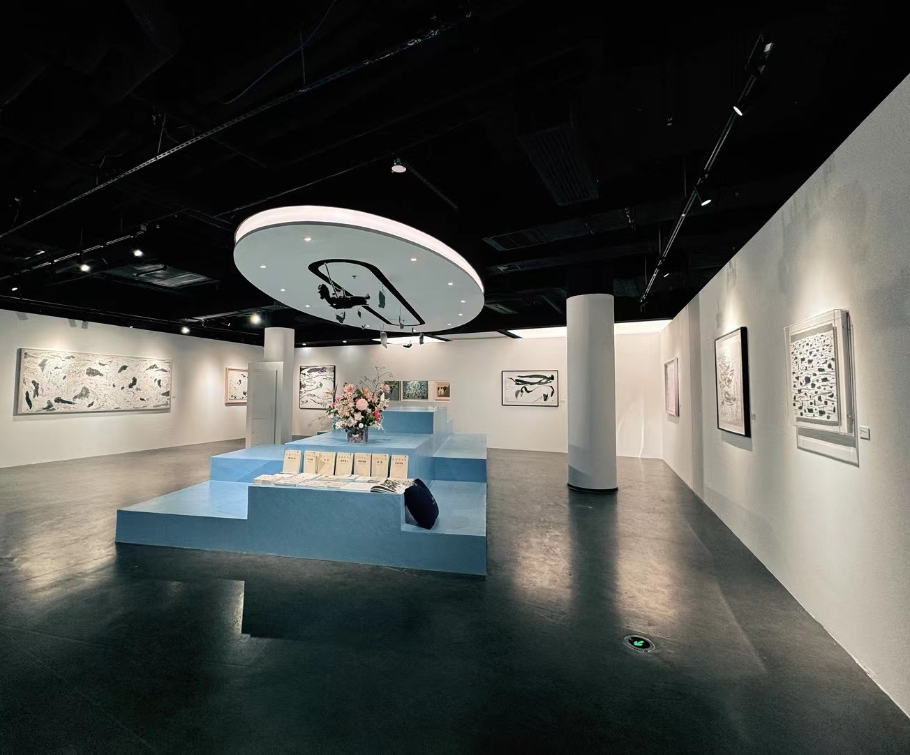一睹艺术大师风采，吴冠中收藏级版画艺术个展在深开幕_深圳新闻网