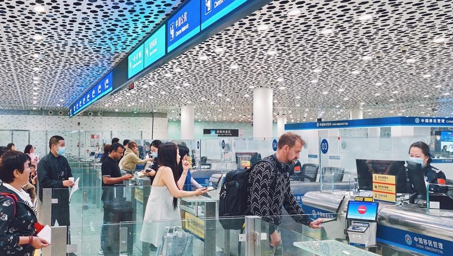 年终盘点|“鹏友圈”壮大  2024年超2.4亿人次经深圳各口岸出入境