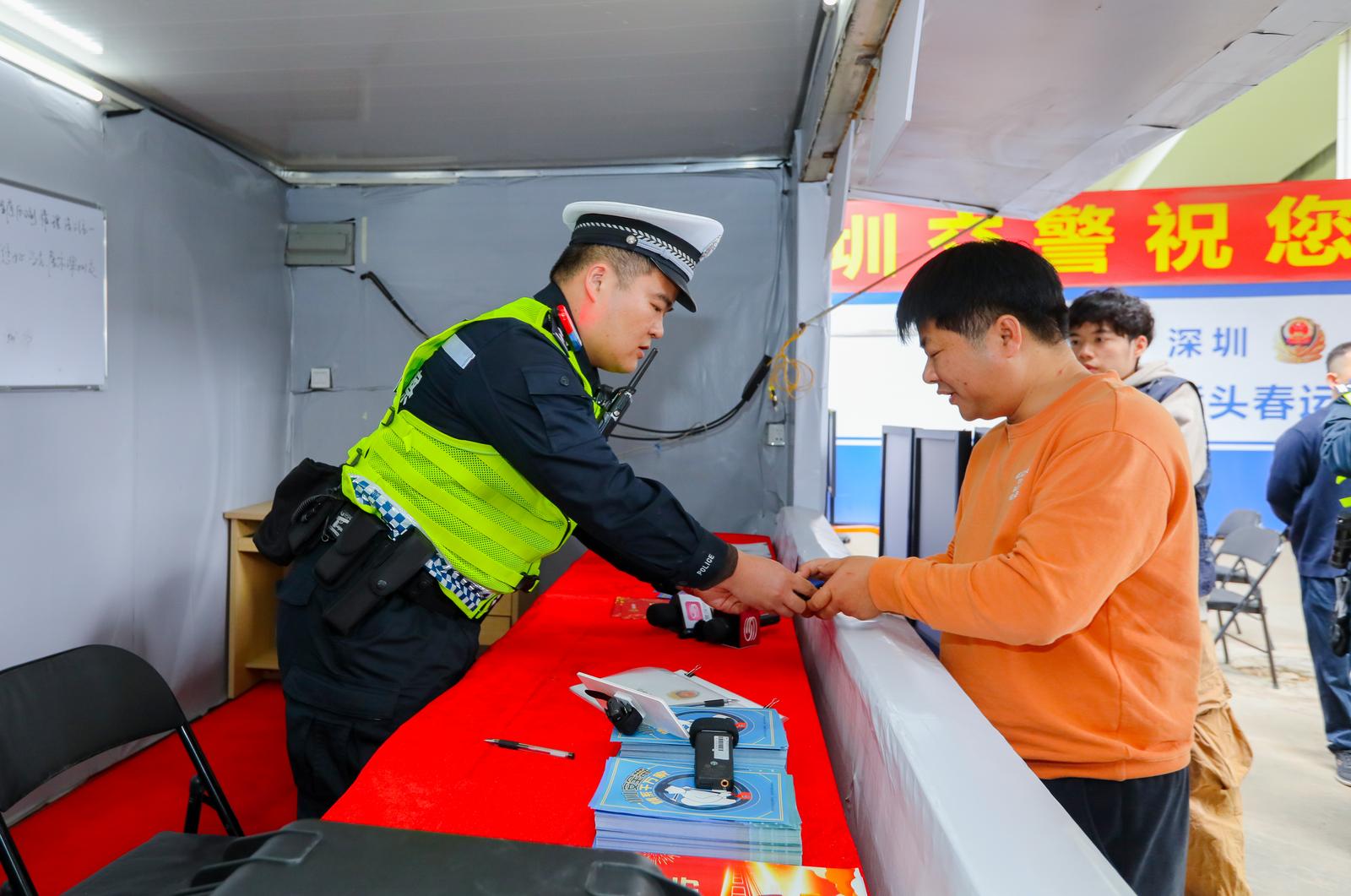 2025年春运启幕，深圳交警全力守护出行