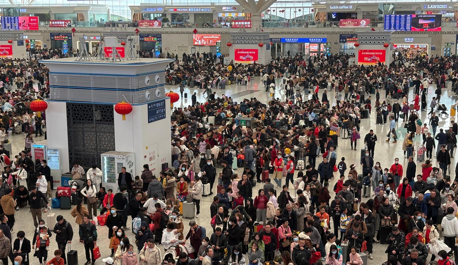 深圳铁路春运前3天到发旅客超140万人次