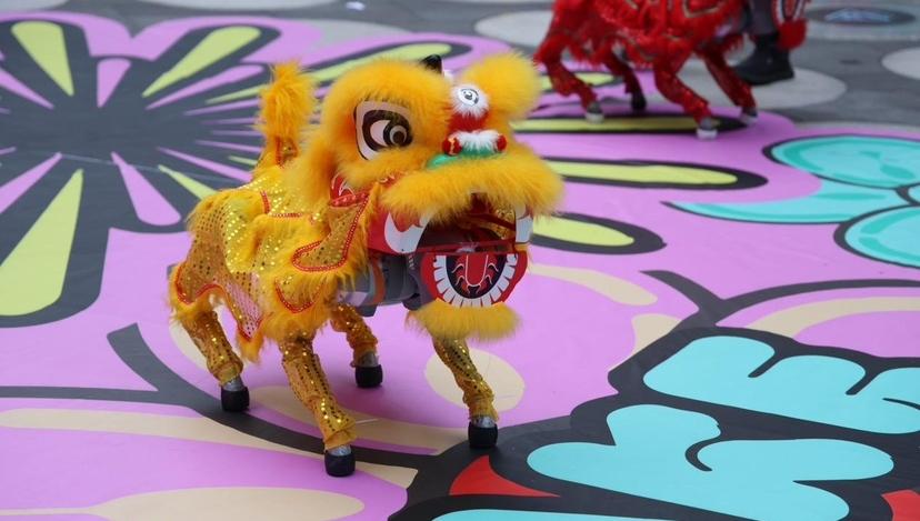 深圳机器人大秀工夫茶、潮州千锤哥锤制牛肉丸……节日大道元宵奇妙会古老又新潮！