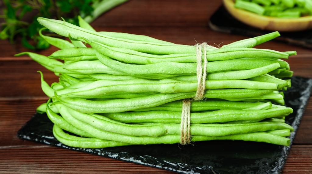 “聚餐不得用四季豆”，网友吵翻了