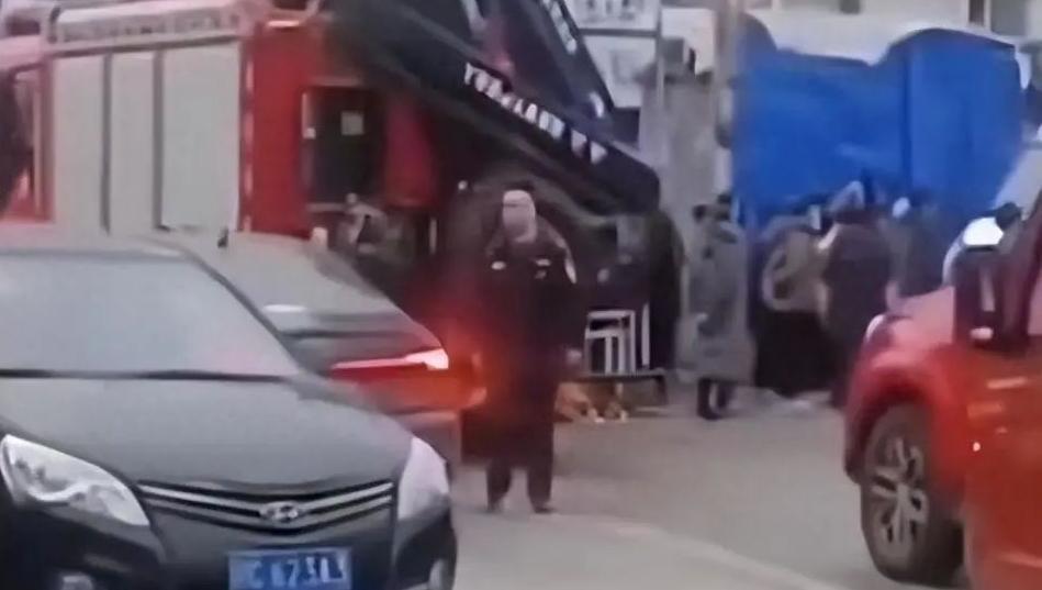 四川自贡5人清理化粪池时发生沼气中毒，4人不幸身亡