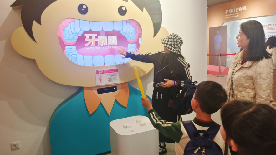 带小孩看牙，号有点难约？深圳：马上给你安排一位AI“牙医”