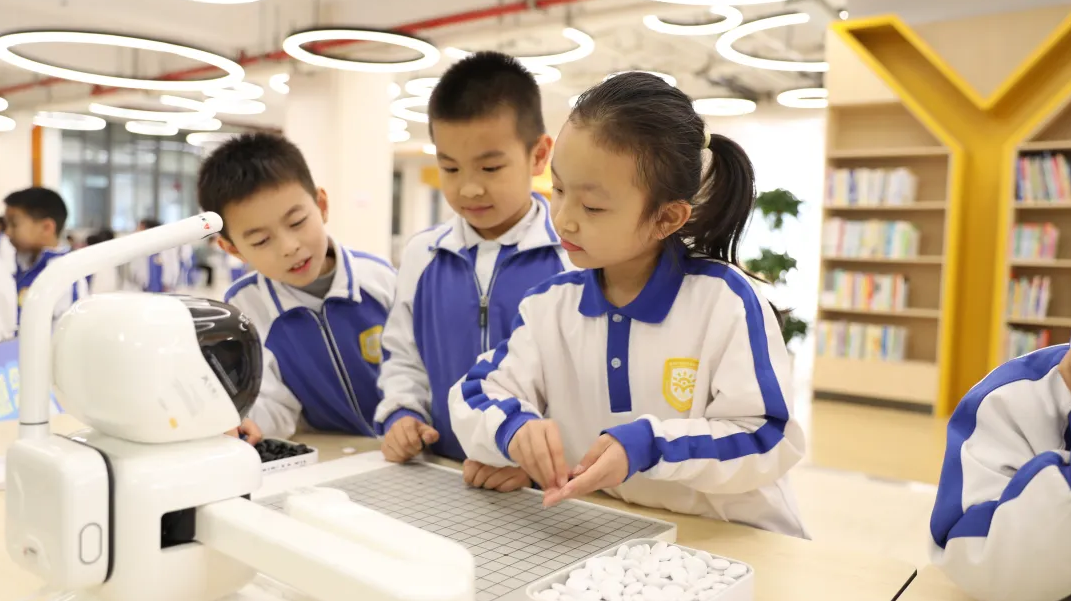 空气炮吹蜡烛、意念爆米花……裕安学校裕创课程嘉年华让校园秒变科技乐园