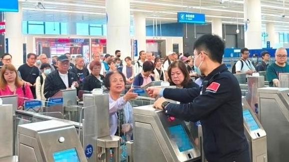 皇岗口岸发布清明节期间出入境客流高峰预估时段