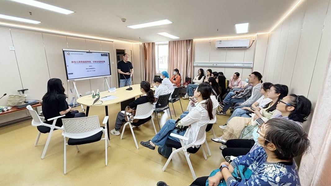 南山为新生宝宝培养“健康护航员”