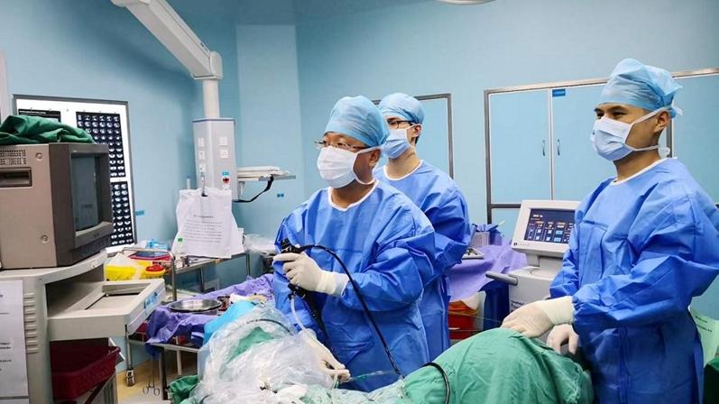 龙岗区人民医院成功治疗6.1厘米巨型肾结石