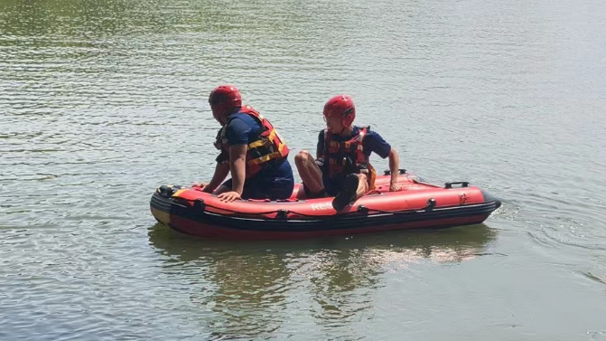 浪尖上的守护者！自充气式水域智能机器人在大鹏首秀