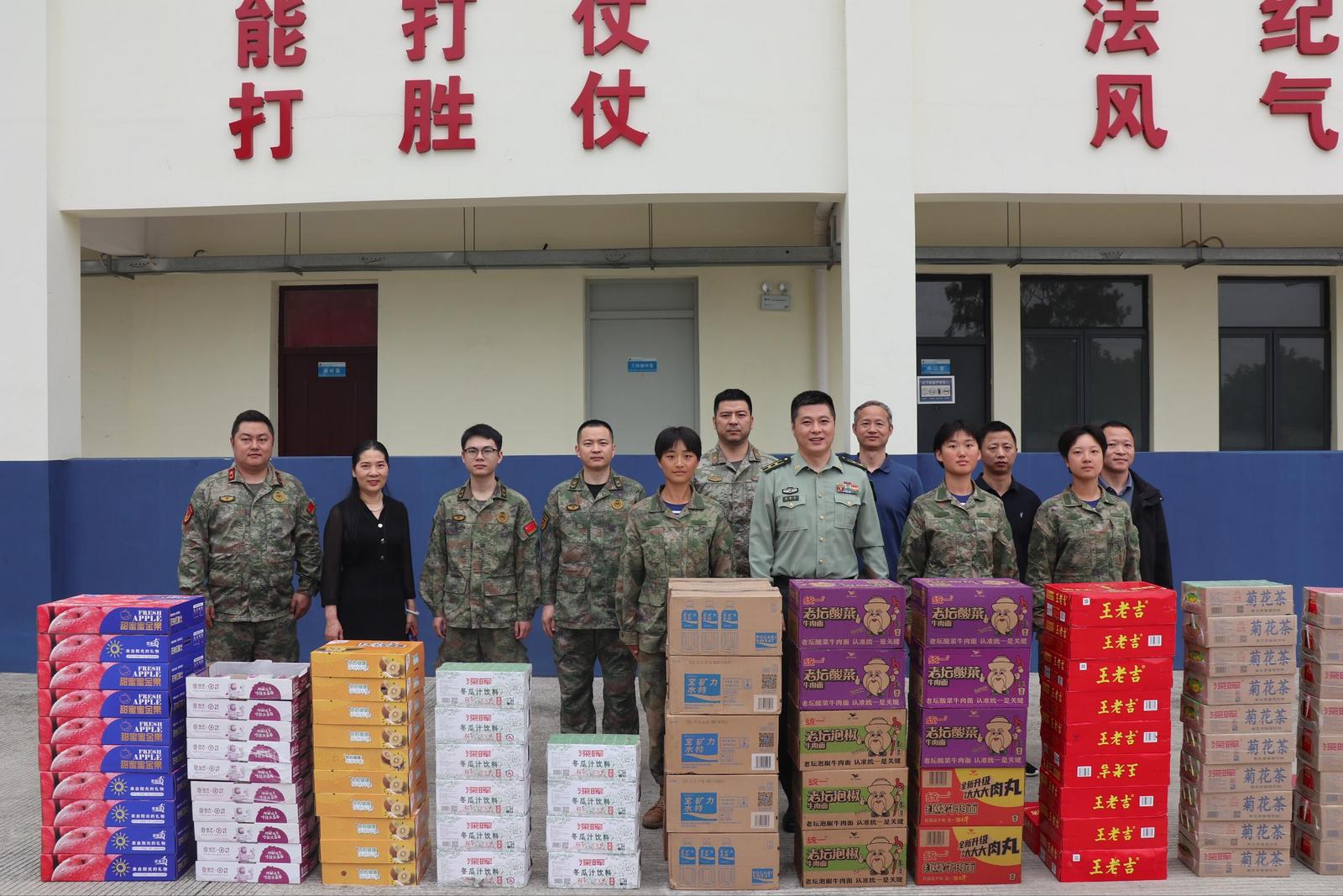 福永街道开展跟踪关怀慰问女兵活动