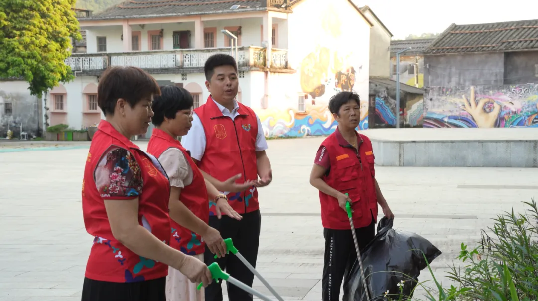 深汕南香村志愿者服务队：1.4万小时里的温暖微光